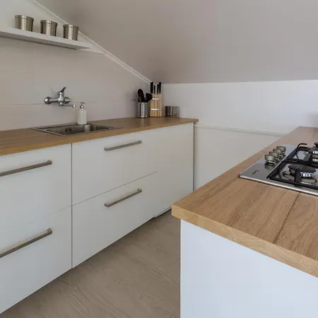 Pavlak Apartment *